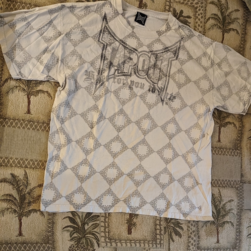 On SALE Men's Tapout tee L  great condition full front graphics light grey